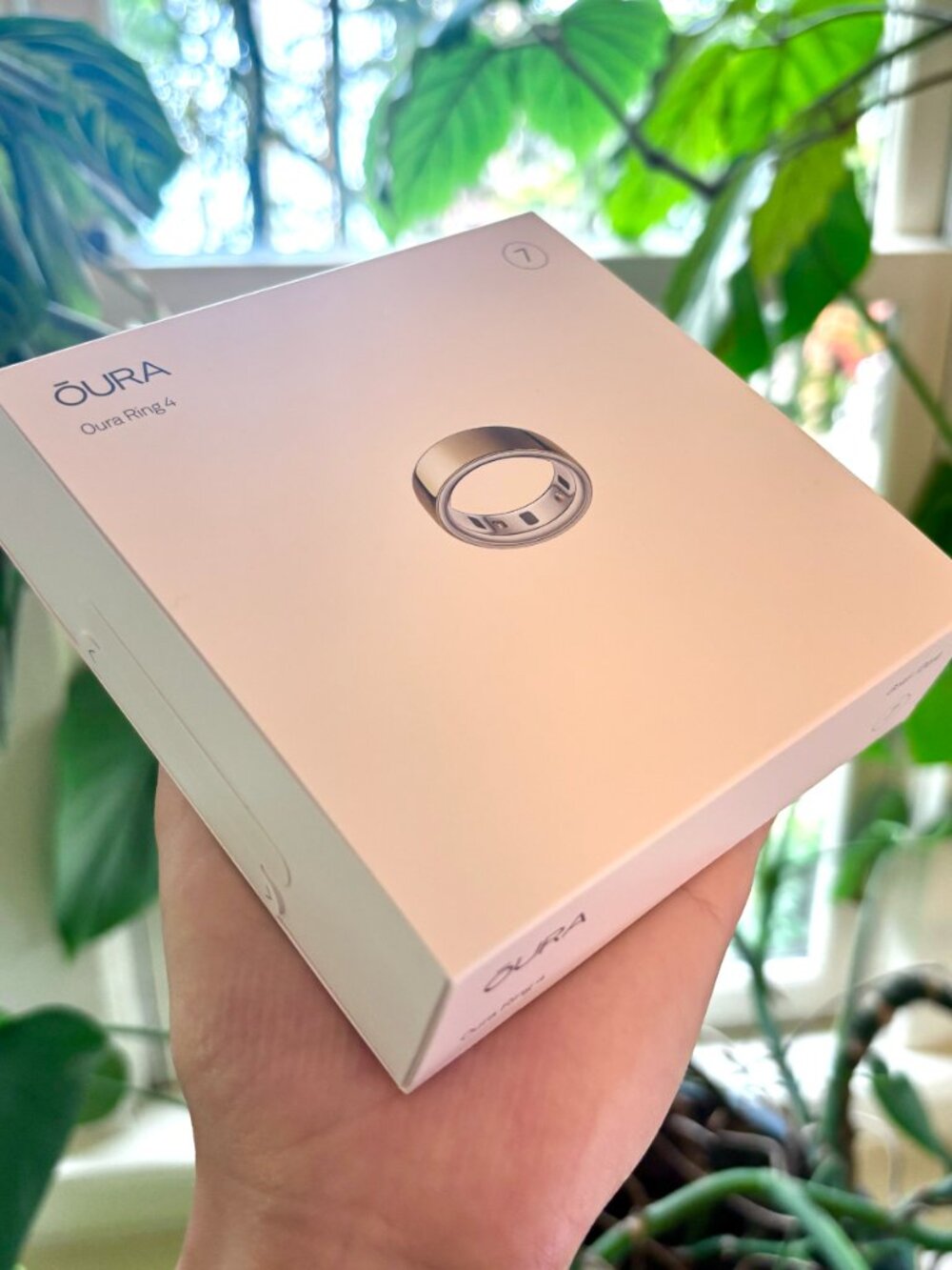 Oura Ring 4 - BNIB - Gold sz 7
